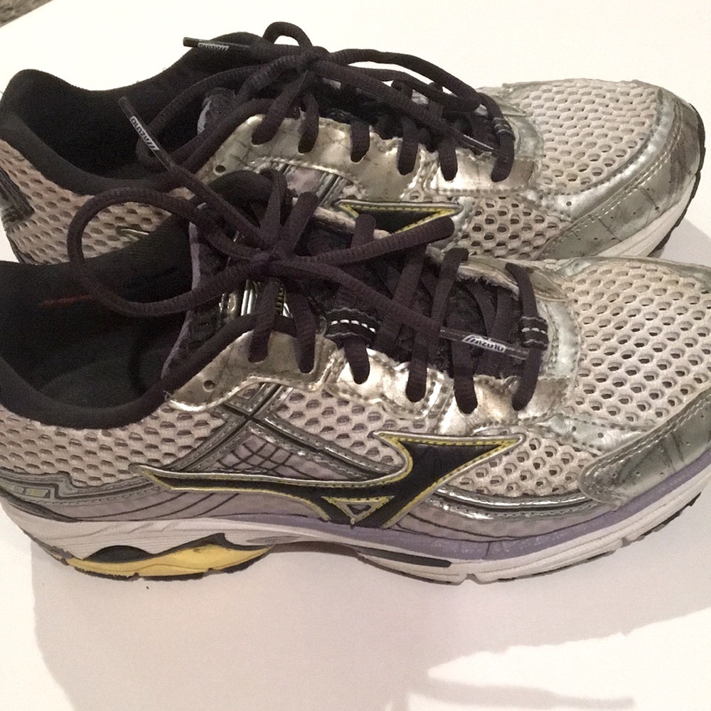 Pre-Owned Mizuno Sneakers🖤